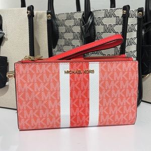 MICHAEL KORS LARGE DOUBLE ZIP WRISTLET
Grapefruit Multi